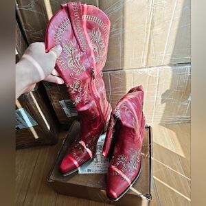 Red Embroidered Women's Cowboy Boots